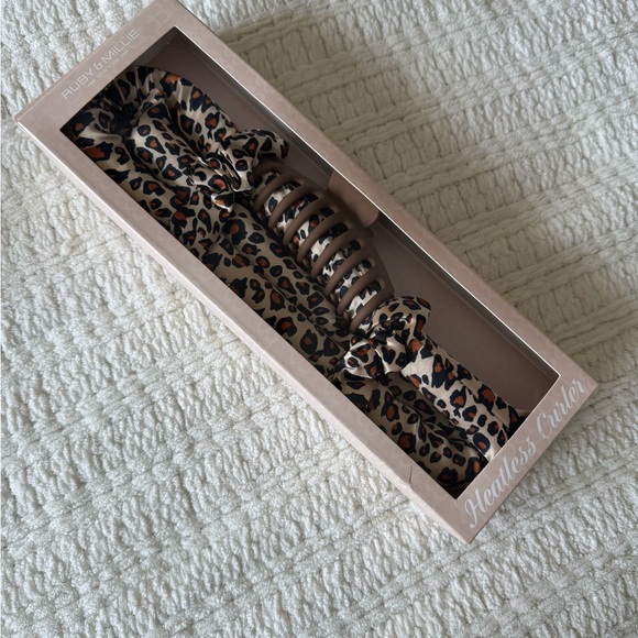 Leopard Print Hair Accessory Set - Picture 3 of 4